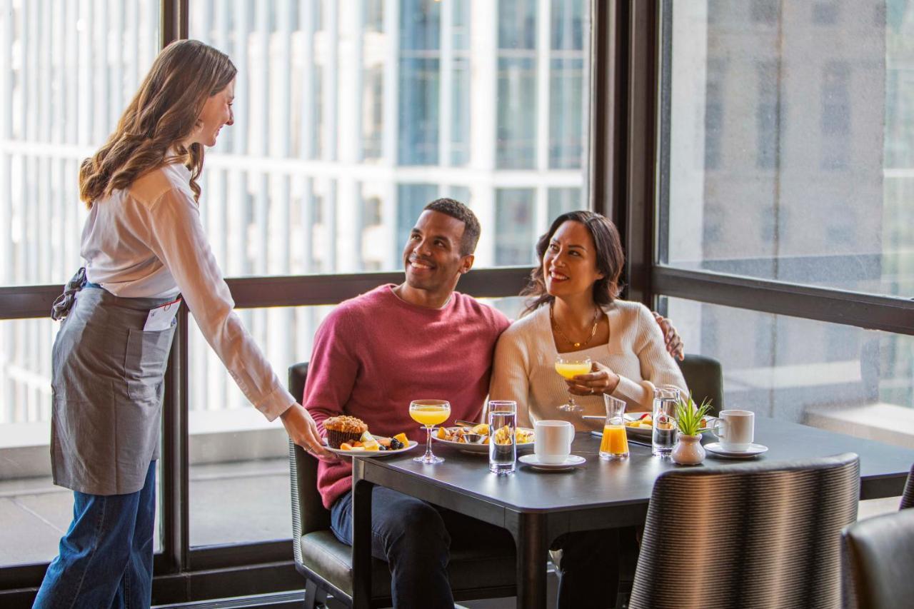 Voco Chicago Downtown - Riverwalk By Ihg Esterno foto